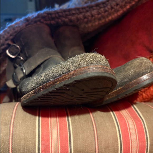 ‘Frye Veronica Strappy Triple Buckle Rustic Distressed Short Suede Boots Size 9’ - Picture 16 of 16